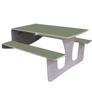 Veggmontert bord og benker - Lyddempende belegg